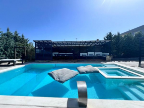 Luxe Two Bedroom Villa with Private Pool by Olivujoj